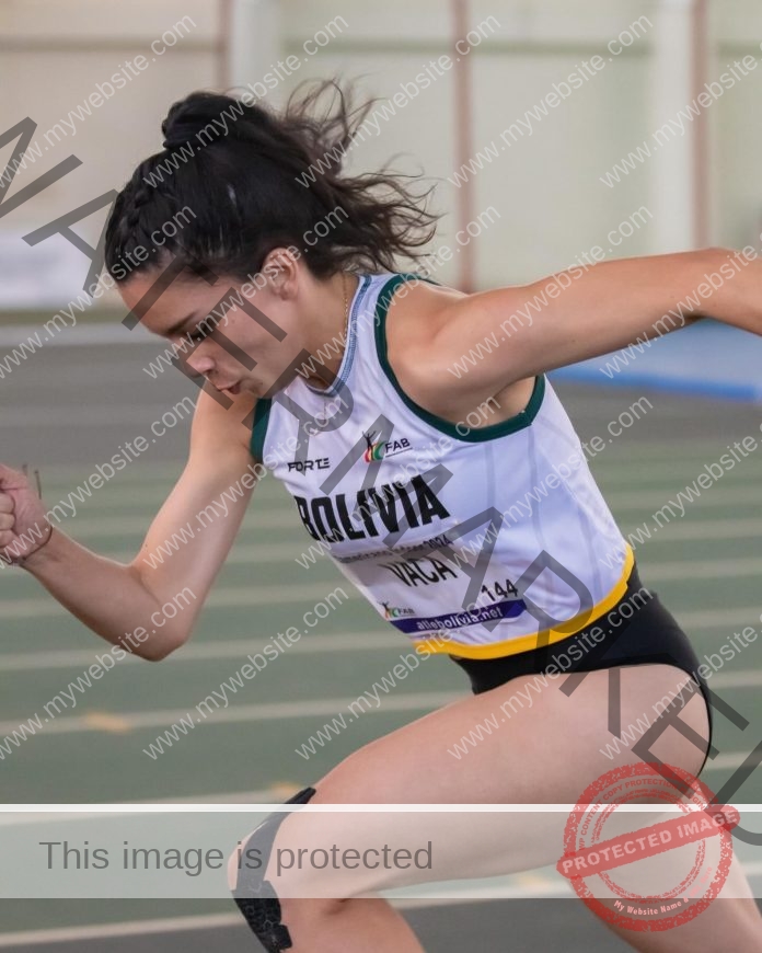 Daniela Vaca running a sprint on the track