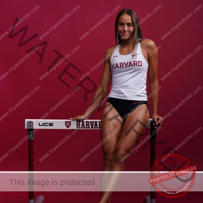 Izzy Goudros Photo Gallery (Canada, @izzygoudros)