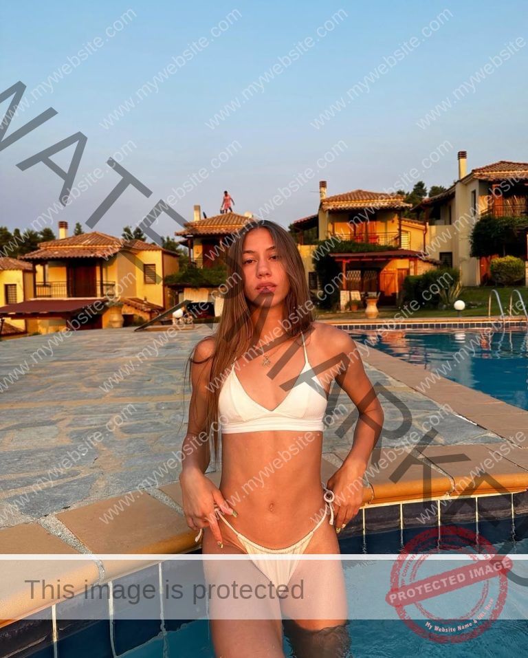 Maria Valeria Bisericescu Photo Gallery (Romania, @_mqriq)